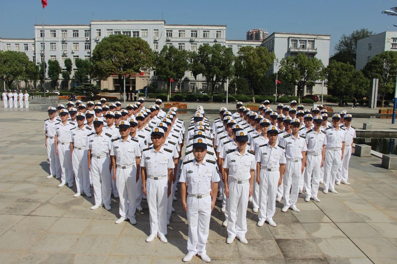 学为技 磨为志 练为战 -海军士官生学习生活侧记